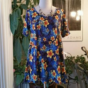 NWTS Lularoe Perfect T